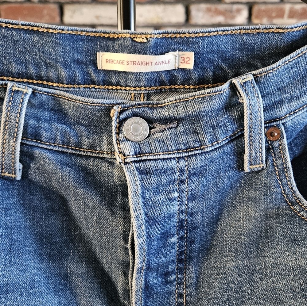 Levis Ribcage Ankle Straight - Picture 2 of 6